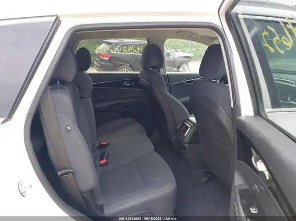 5XYPGDA57HG216333 2017 KIA SORENTO - Image 8