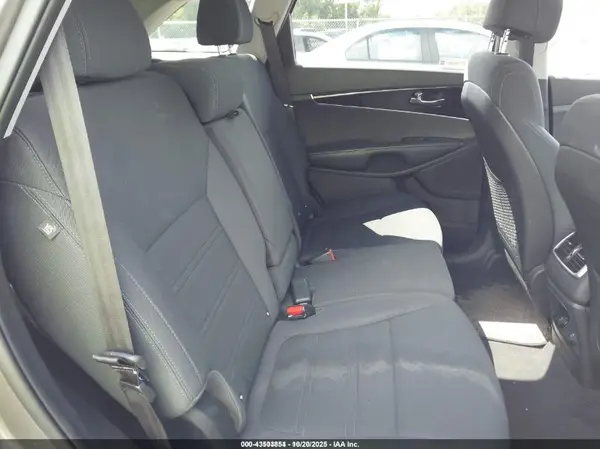 5XYPGDA57HG223430 2017 KIA SORENTO - Image 8