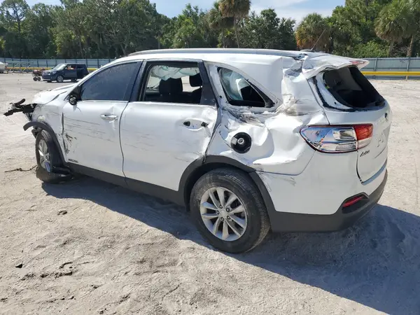 5XYPGDA57HG223492 2017 KIA SORENTO - Image 2