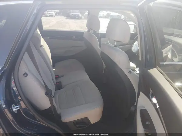 5XYPGDA57HG223976 2017 KIA SORENTO - Image 8