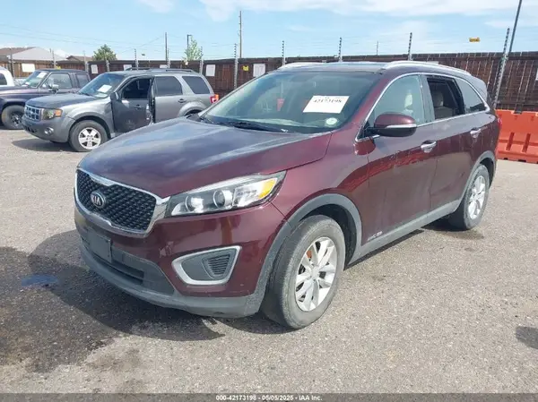 5XYPGDA57HG227896 2017 KIA SORENTO - Image 2