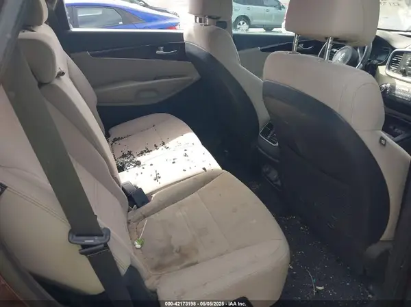 5XYPGDA57HG227896 2017 KIA SORENTO - Image 8