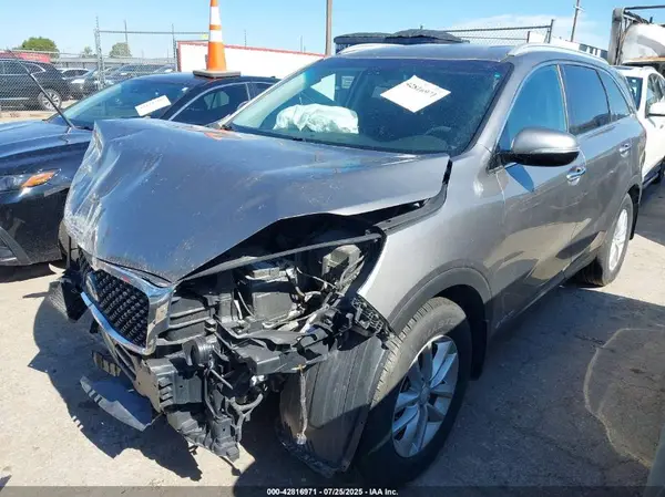 5XYPGDA57HG231494 2017 KIA SORENTO - Image 2