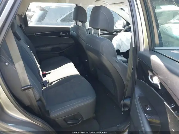 5XYPGDA57HG231494 2017 KIA SORENTO - Image 8