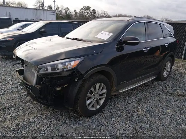 5XYPGDA57HG235402 2017 KIA SORENTO - Image 2