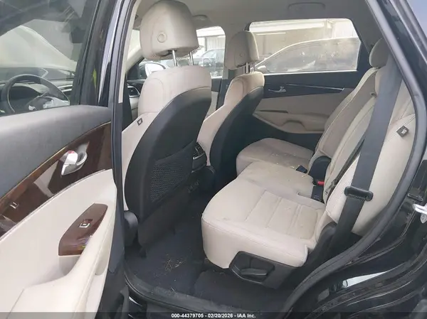 5XYPGDA57HG235402 2017 KIA SORENTO - Image 8