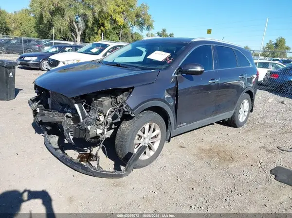 5XYPGDA57HG240809 2017 KIA SORENTO - Image 2