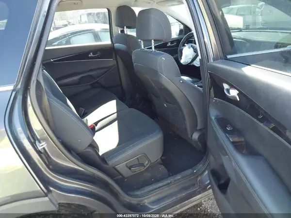 5XYPGDA57HG240809 2017 KIA SORENTO - Image 8