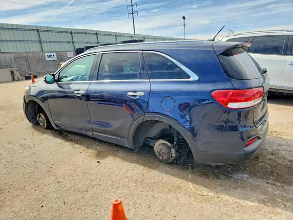5XYPGDA57HG241054 2017 KIA SORENTO - Image 2