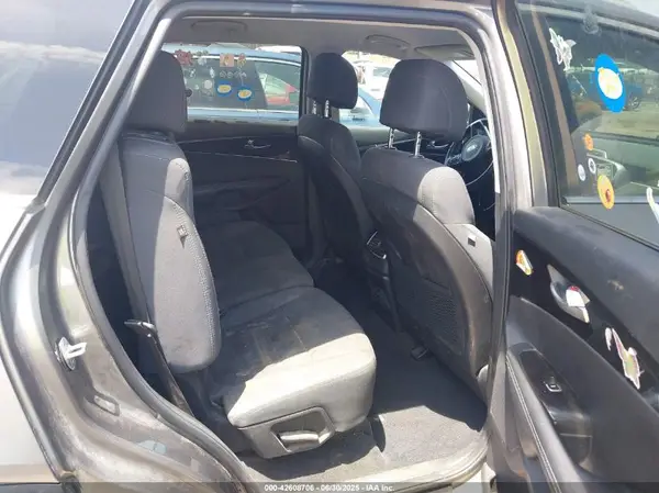 5XYPGDA57HG291226 2017 KIA SORENTO - Image 8