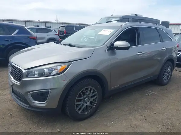 5XYPGDA57HG312737 2017 KIA SORENTO - Image 2