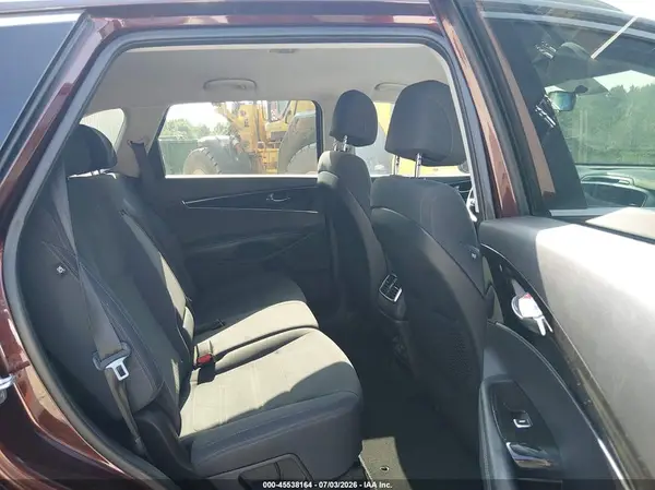 5XYPGDA57HG317209 2017 KIA SORENTO - Image 8
