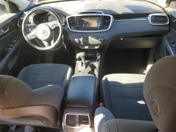 5XYPGDA57HG321678 2017 KIA SORENTO - Image 8