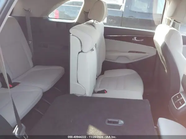 5XYPGDA57HG322457 2017 KIA SORENTO - Image 8