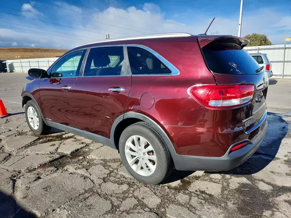 5XYPGDA57HG324211 2017 KIA SORENTO - Image 2