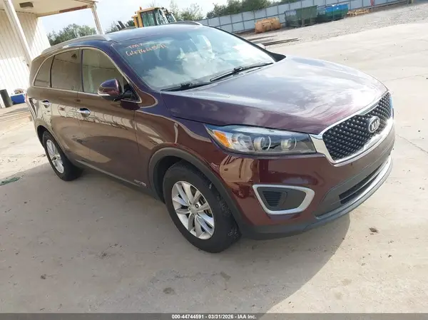 5XYPGDA57HG327321 2017 KIA SORENTO - Image 1