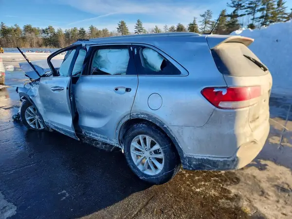 5XYPGDA57HG329893 2017 KIA SORENTO - Image 2