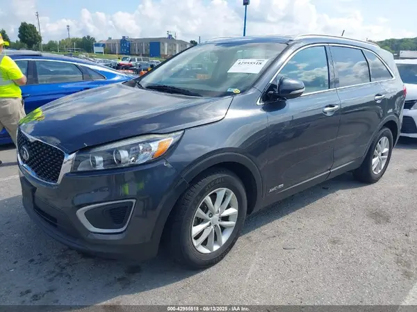 5XYPGDA57HG329988 2017 KIA SORENTO - Image 2