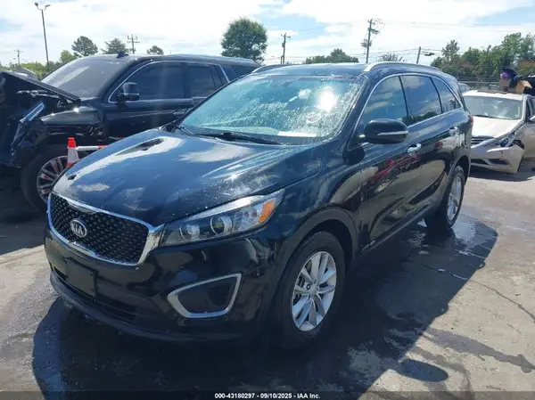 5XYPGDA57HG334026 2017 KIA SORENTO - Image 2