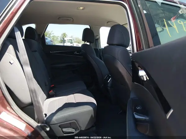 5XYPGDA57HG334849 2017 KIA SORENTO - Image 8