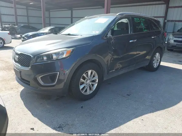 5XYPGDA57HG335628 2017 KIA SORENTO - Image 2