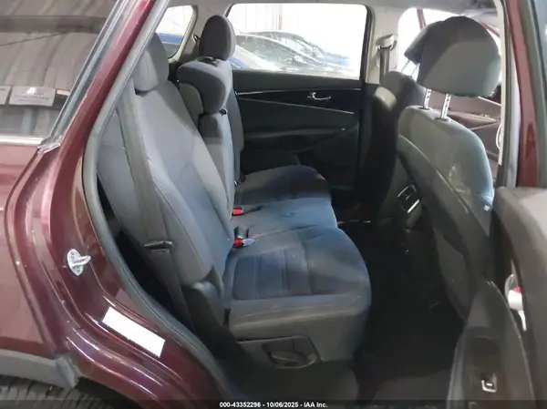 5XYPGDA57JG338860 2018 KIA SORENTO - Image 8