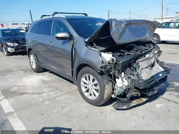 5XYPGDA57JG344609 2018 KIA SORENTO - Image 1