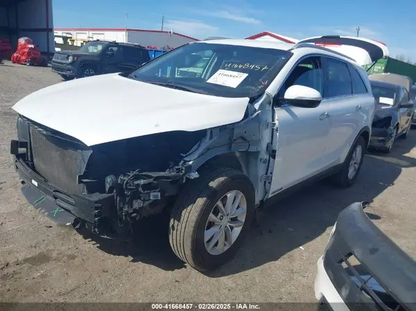 5XYPGDA57JG371874 2018 KIA SORENTO - Image 2