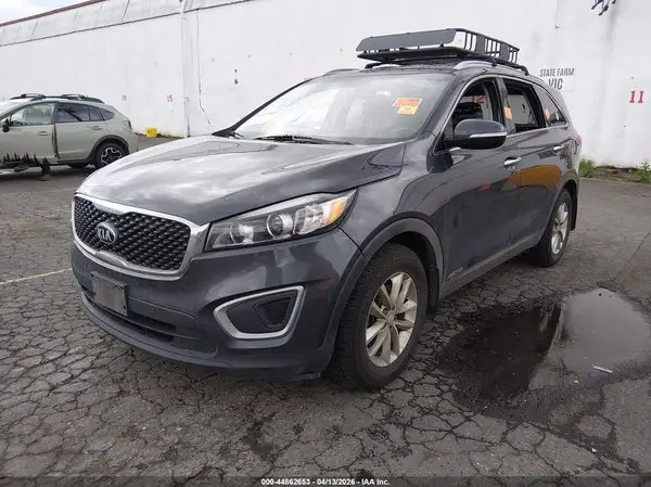 5XYPGDA57JG372247 2018 KIA SORENTO - Image 2