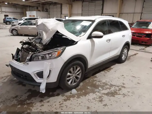 5XYPGDA57JG410776 2018 KIA SORENTO - Image 2
