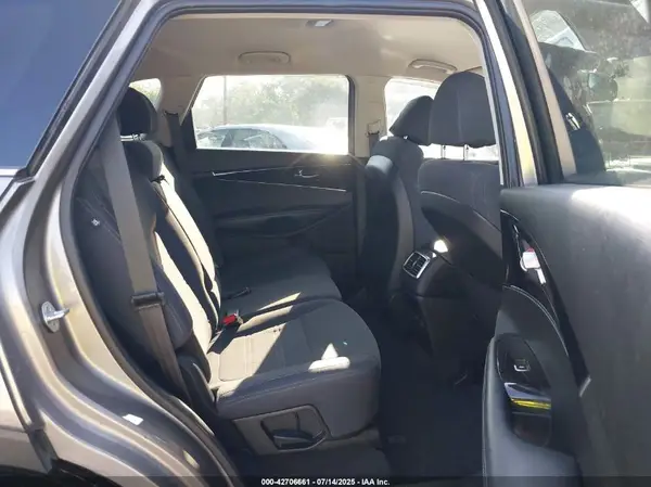 5XYPGDA57JG417820 2018 KIA SORENTO - Image 8