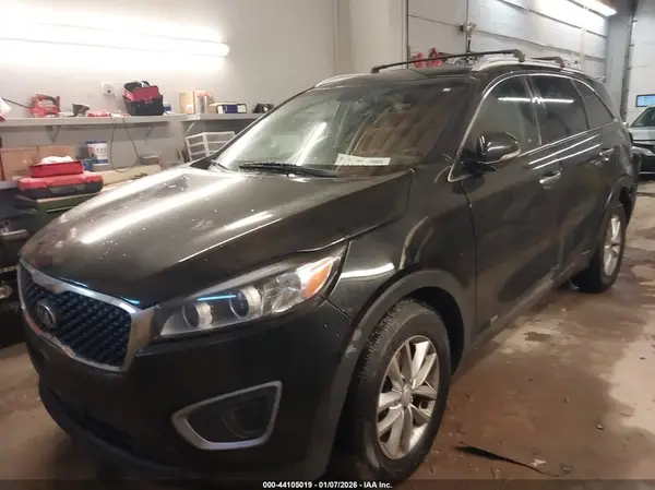 5XYPGDA57JG419373 2018 KIA SORENTO - Image 2