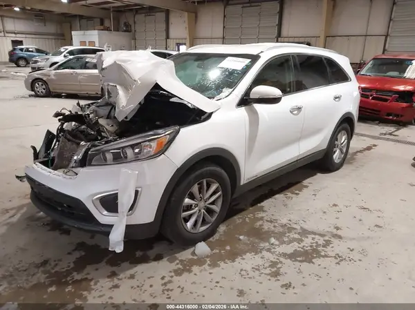 5XYPGDA57JG419776 2018 KIA SORENTO - Image 2
