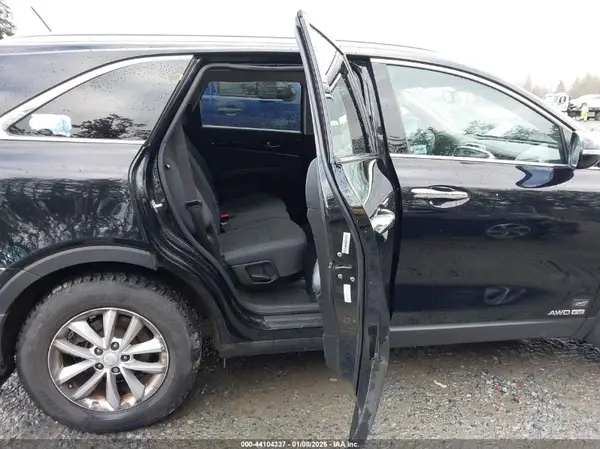 5XYPGDA57JG421821 2018 KIA SORENTO - Image 8