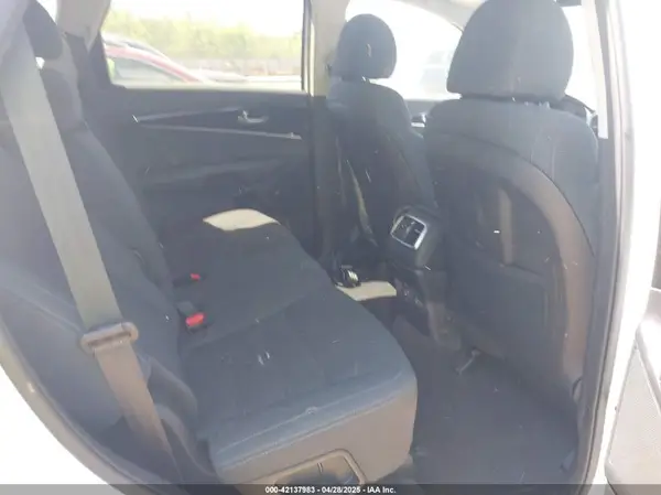 5XYPGDA57KG440712 2019 KIA SORENTO - Image 8