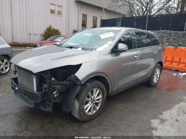 5XYPGDA57KG446610 2019 KIA SORENTO - Image 2