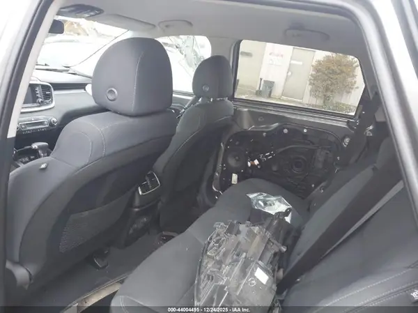 5XYPGDA57KG446610 2019 KIA SORENTO - Image 8