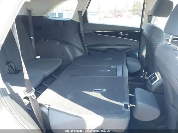 5XYPGDA57KG449197 2019 KIA SORENTO - Image 8