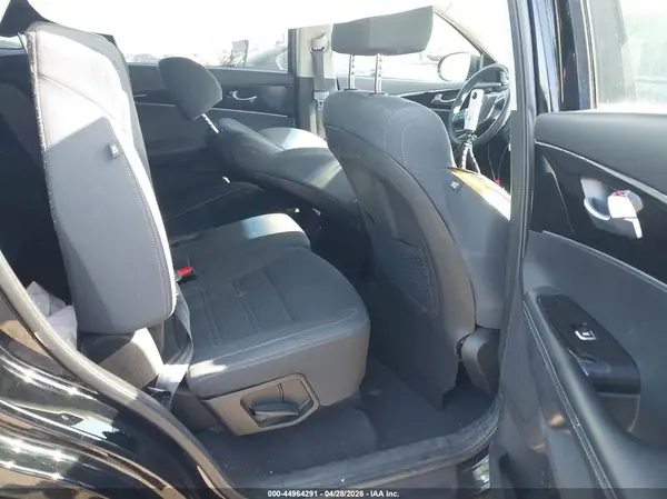 5XYPGDA57KG464136 2019 KIA SORENTO - Image 8