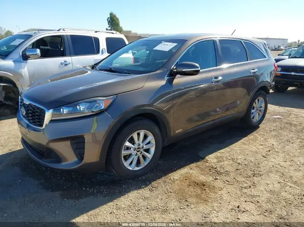 5XYPGDA57KG467800 2019 KIA SORENTO - Image 2