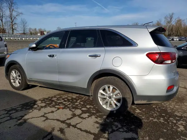 5XYPGDA57KG477405 2019 KIA SORENTO - Image 2