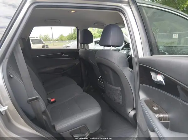 5XYPGDA57KG479655 2019 KIA SORENTO - Image 8