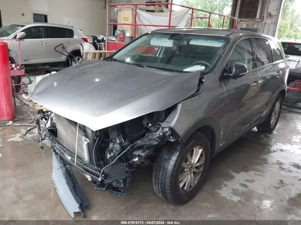 5XYPGDA57KG480997 2019 KIA SORENTO - Image 2