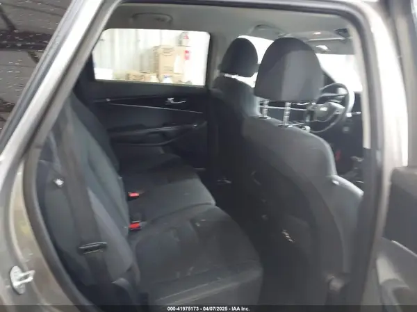 5XYPGDA57KG480997 2019 KIA SORENTO - Image 8