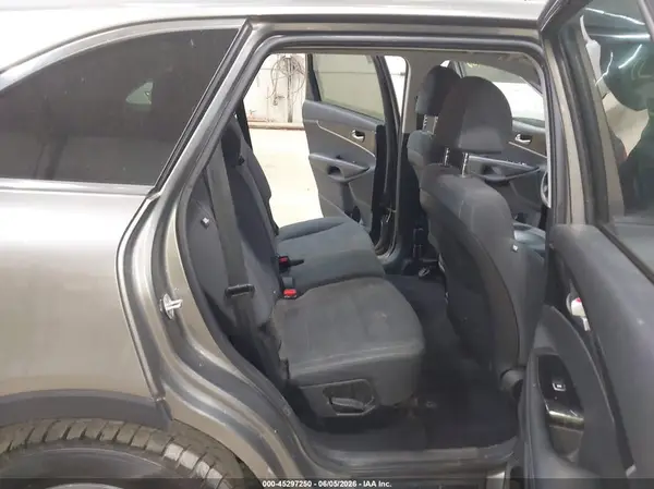 5XYPGDA57KG482345 2019 KIA SORENTO - Image 8