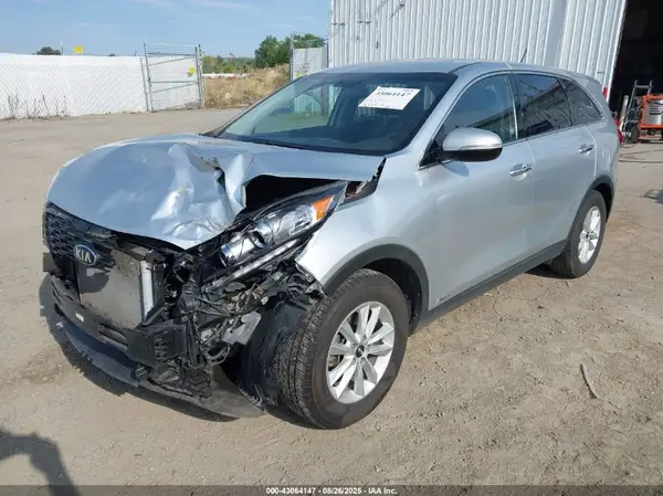 5XYPGDA57KG497105 2019 KIA SORENTO - Image 2