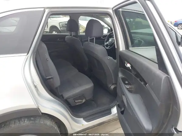 5XYPGDA57KG497105 2019 KIA SORENTO - Image 8