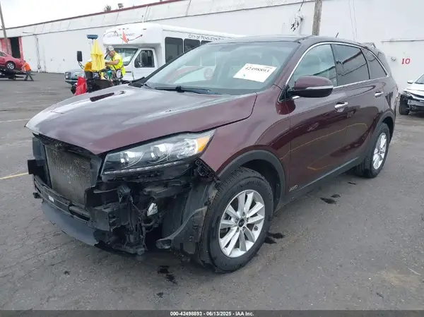 5XYPGDA57KG499100 2019 KIA SORENTO - Image 2