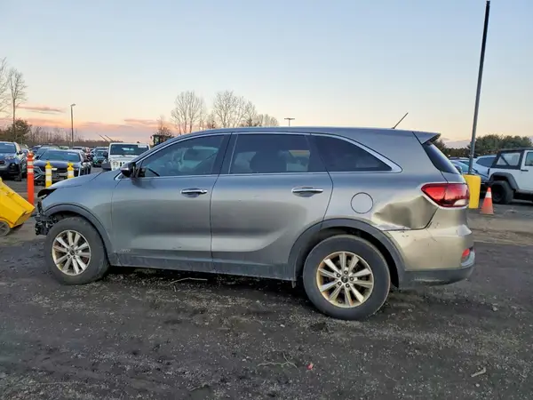 5XYPGDA57KG521631 2019 KIA SORENTO - Image 2