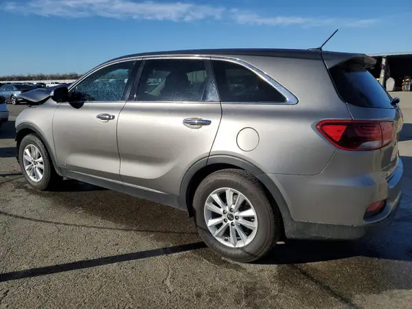 5XYPGDA57KG547243 2019 KIA SORENTO - Image 2